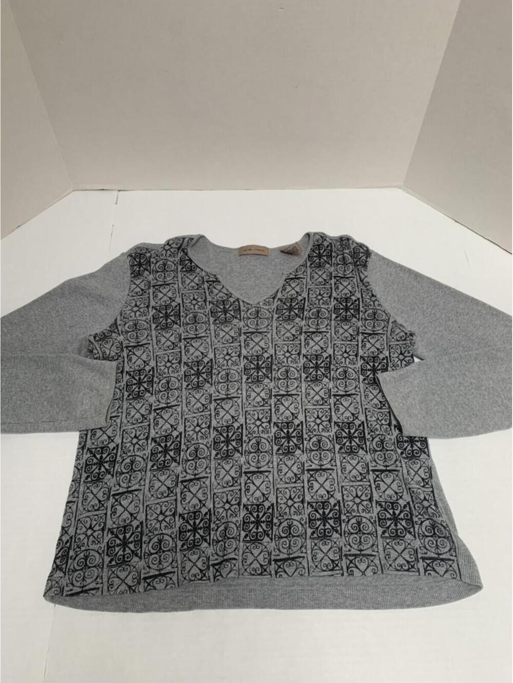 I.E. Relaxed Womans Size L Long Sleeve Gray and Black Ribbed T Shirt Top